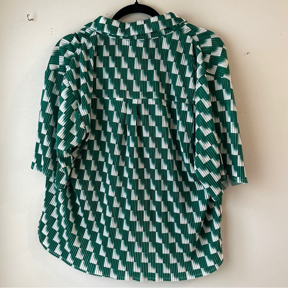 Green Ribbed Button-Front Top & Shorts Set - Picture 6 of 9
